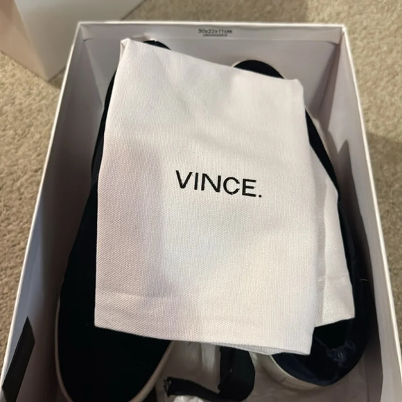 Dark Velvet Vince double sole slip on sneakers in great condition size 8. - Picture 4 of 5